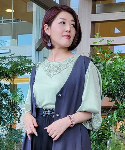 Balloon Sleeve Cut-and-Sewn Pullover with Lace