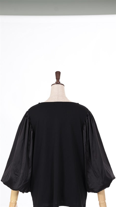 Balloon Sleeve Cut-and-Sewn Pullover with Lace