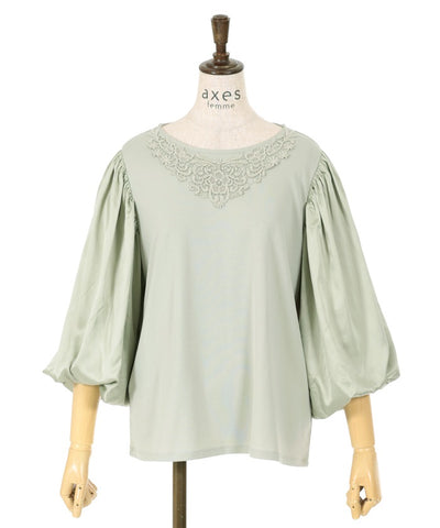 Balloon Sleeve Cut-and-Sewn Pullover with Lace