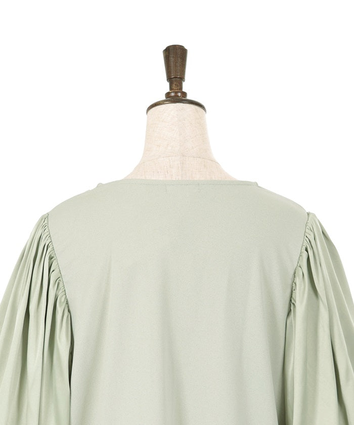 Balloon Sleeve Cut-and-Sewn Pullover with Lace