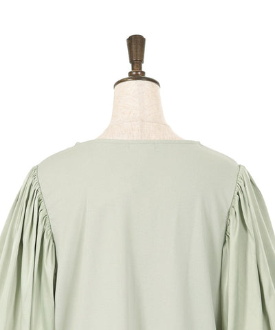 Balloon Sleeve Cut-and-Sewn Pullover with Lace