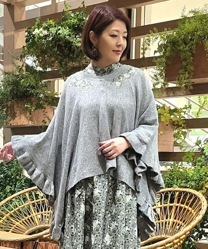 Flower Embroidery Irregular Hem Knit Poncho