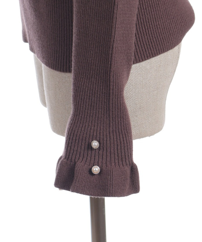 Bicolor Collar Knit Top with Brooch