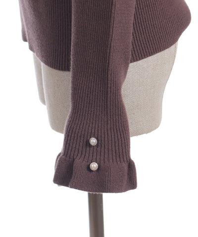 Bicolor Collar Knit Top with Brooch