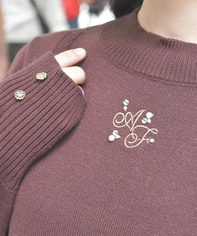 Logo Embroidery Knit with Bijoux