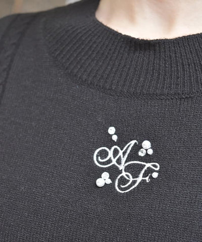 Logo Embroidery Knit with Bijoux