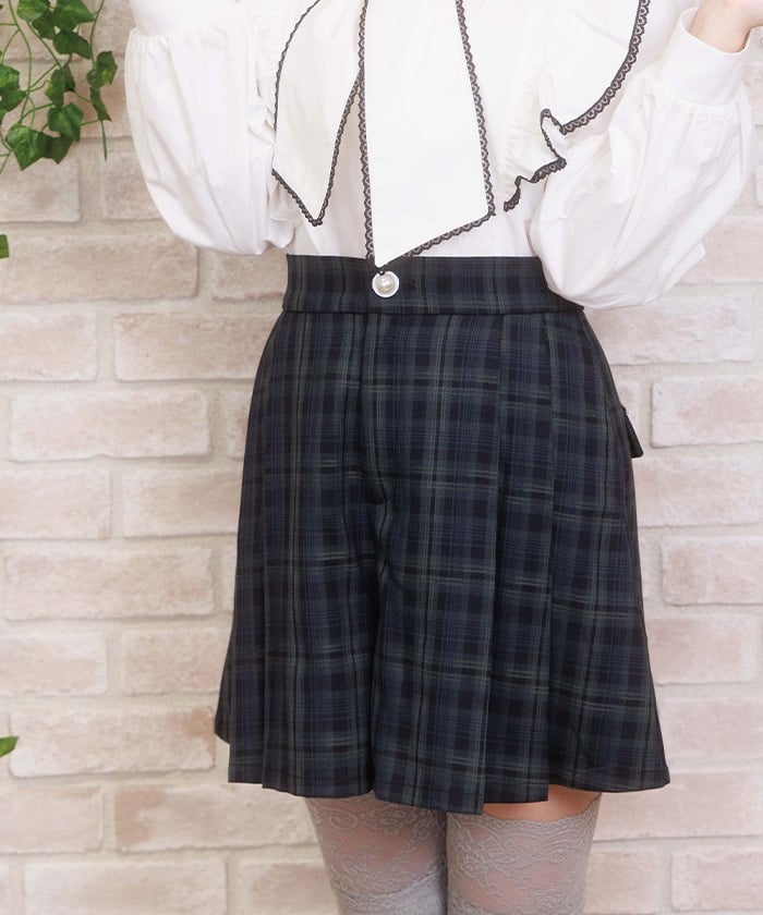 Back Lace Design Short Pants