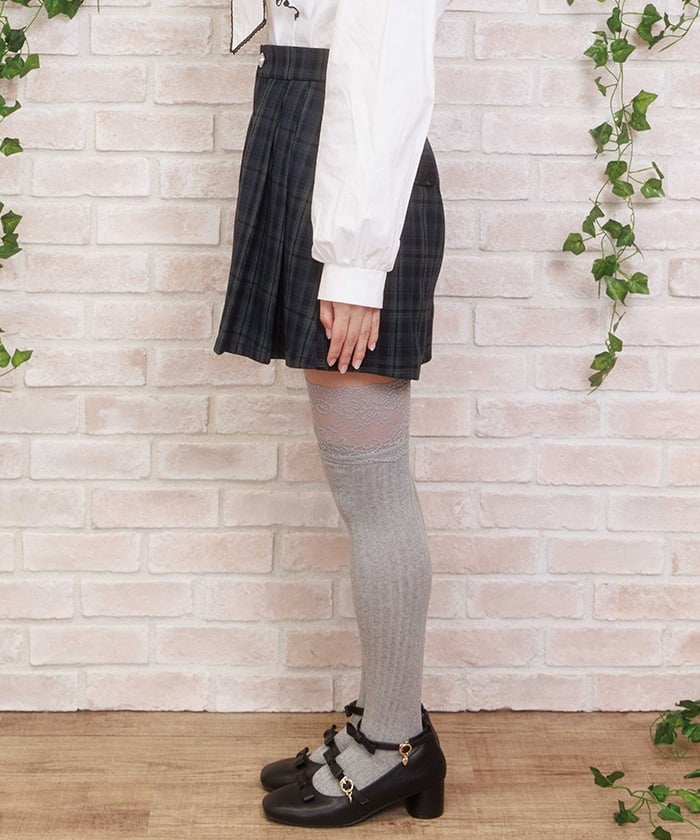 Back Lace Design Short Pants