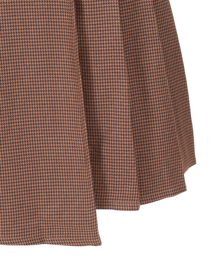 Tuck Pleated Skirt with Brooch