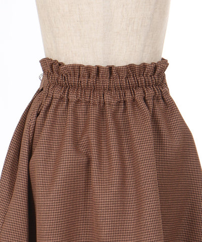 Tuck Pleated Skirt with Brooch