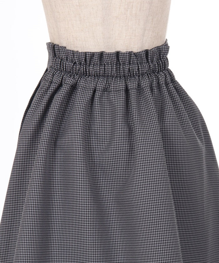 Tuck Pleated Skirt with Brooch