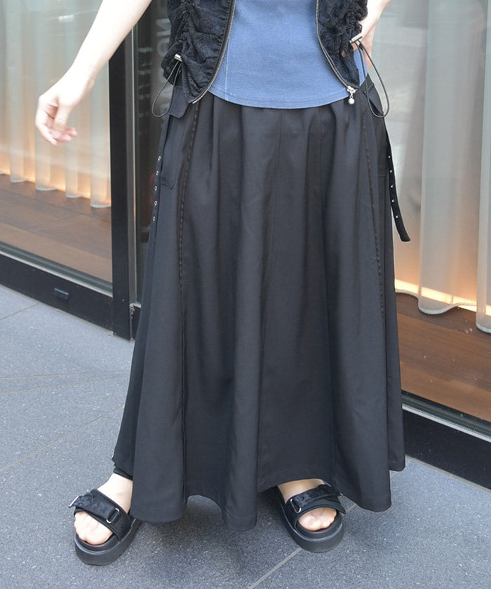 Piping Skirt with Zip
