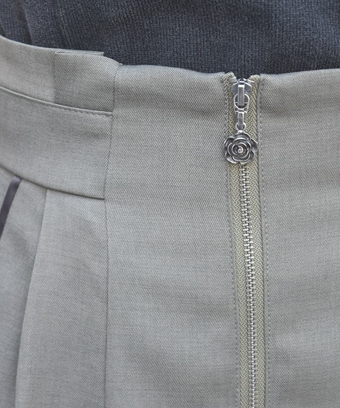 Piping Skirt with Zip