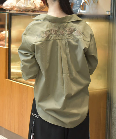 Flower Embroidery Skipper Shirt