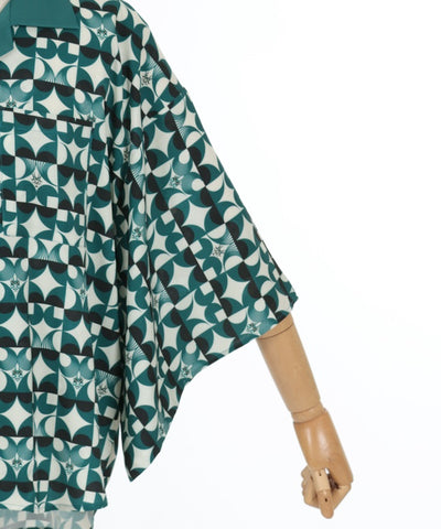 Kabuki Pattern Kimono Sleeve Shirt