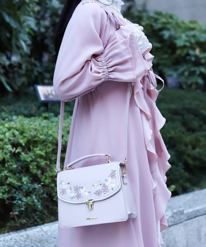 Sakura Embroidery Color Scheme Design Boston Bag – axes femme from