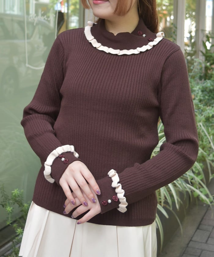 Bicolor Frill Rose Knit Top